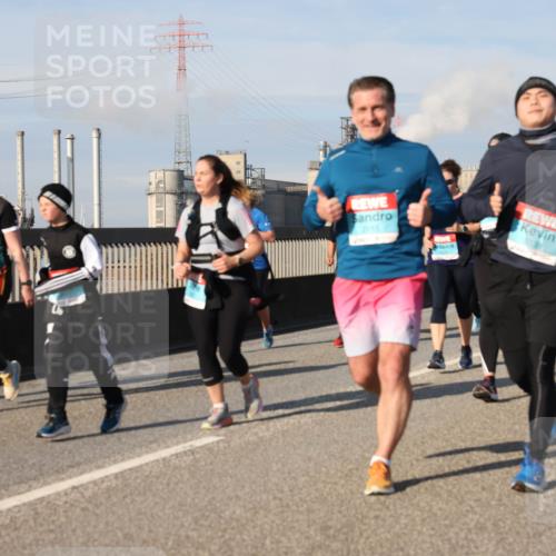 03.10.2025 - Köhlbrandbrückenlauf Lena Gebhardt http://msf.ph/oto/9090044 03.10.2025 10:07:25 Position 2  meine-sportfotos.de