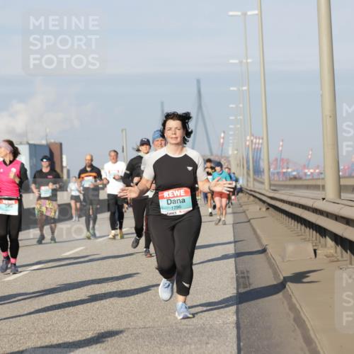 03.10.2025 - Köhlbrandbrückenlauf Jannik Wohlers http://msf.ph/oto/9090058 03.10.2025 09:58:50 Position 3 1745, 1796 meine-sportfotos.de