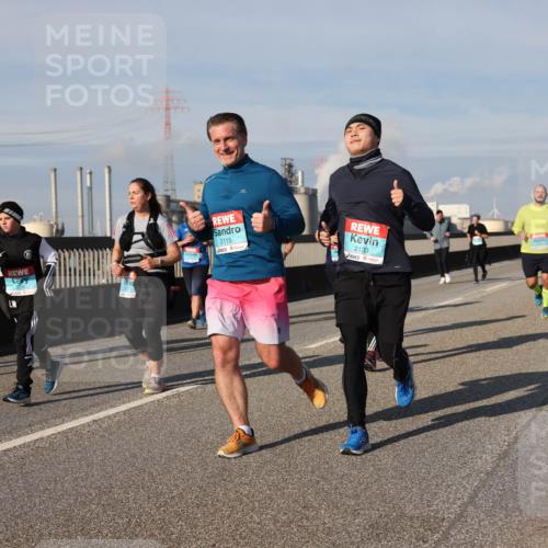 03.10.2025 - Köhlbrandbrückenlauf Lena Gebhardt http://msf.ph/oto/9090065 03.10.2025 10:07:25 Position 2 2115, 24506, 2133 meine-sportfotos.de