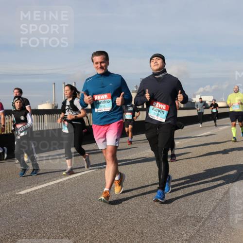 03.10.2025 - Köhlbrandbrückenlauf Lena Gebhardt http://msf.ph/oto/9090076 03.10.2025 10:07:26 Position 2 2115, 2133 meine-sportfotos.de