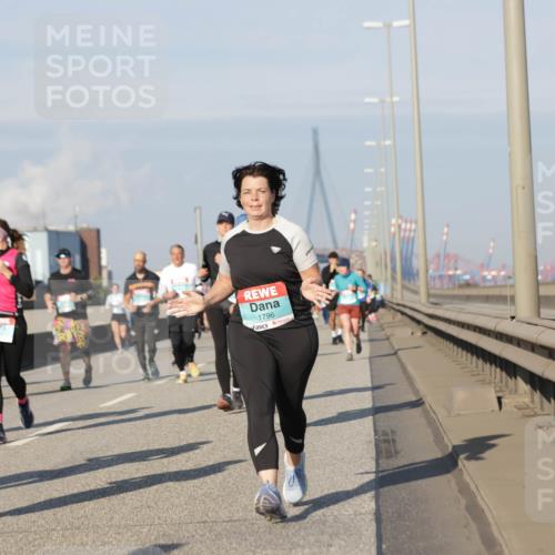 03.10.2025 - Köhlbrandbrückenlauf Jannik Wohlers http://msf.ph/oto/9090079 03.10.2025 09:58:50 Position 3 1745, 1796 meine-sportfotos.de