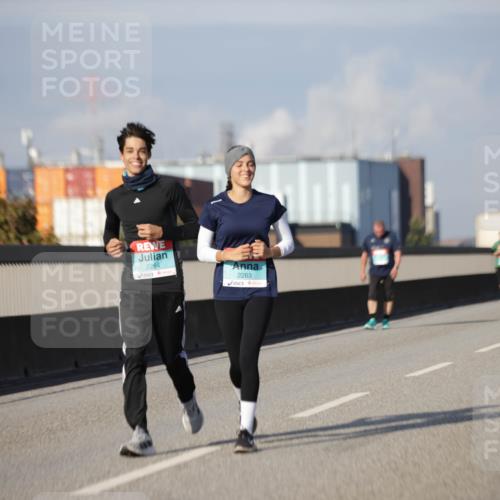 03.10.2025 - Köhlbrandbrückenlauf Jannik Wohlers http://msf.ph/oto/9090089 03.10.2025 10:10:13 Position 3 2264, 2263 meine-sportfotos.de