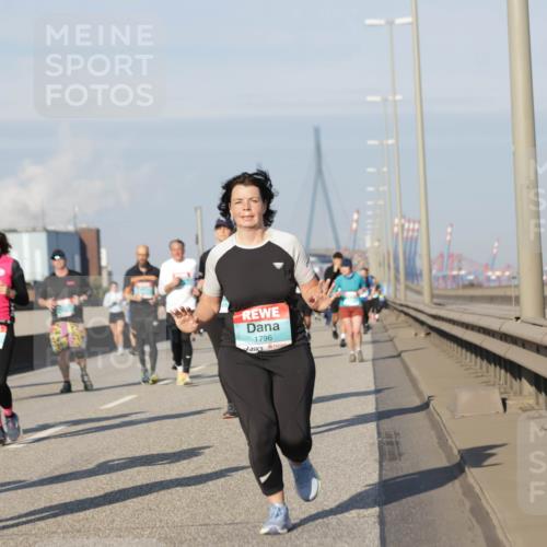 03.10.2025 - Köhlbrandbrückenlauf Jannik Wohlers http://msf.ph/oto/9090095 03.10.2025 09:58:50 Position 3 1745, 1796 meine-sportfotos.de