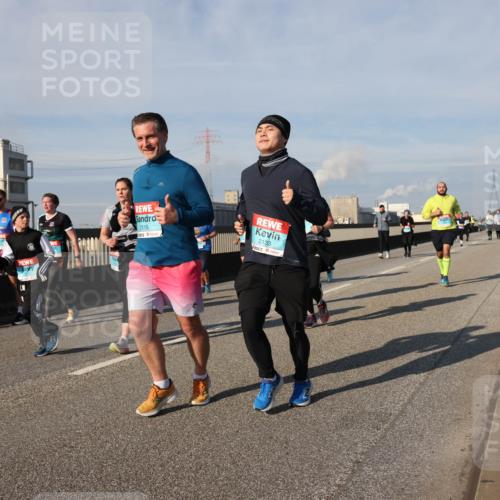 03.10.2025 - Köhlbrandbrückenlauf Lena Gebhardt http://msf.ph/oto/9090097 03.10.2025 10:07:26 Position 2 2115, 2133 meine-sportfotos.de