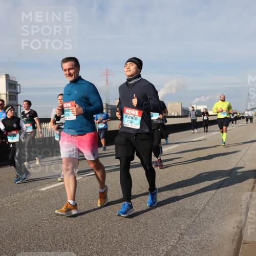 03.10.2025 - Köhlbrandbrückenlauf Lena Gebhardt http://msf.ph/oto/9090102 03.10.2025 10:07:26 Position 2 2115, 2133 meine-sportfotos.de