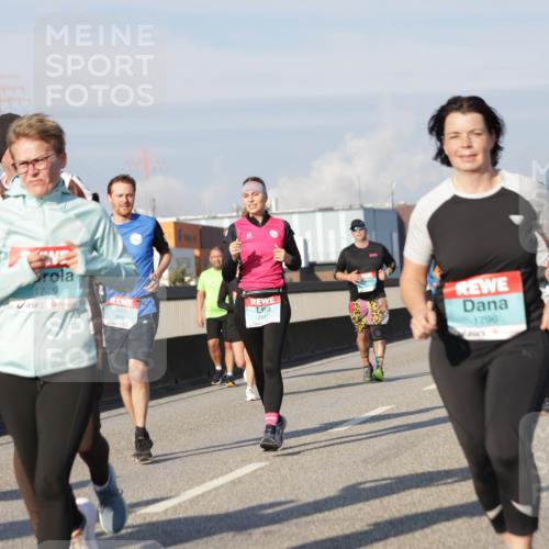 03.10.2025 - Köhlbrandbrückenlauf Jannik Wohlers http://msf.ph/oto/9090116 03.10.2025 09:58:51 Position 3 1745, 2957, 1796, 3751 meine-sportfotos.de