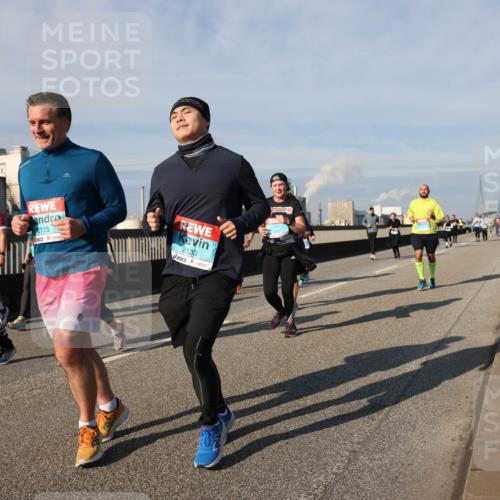 03.10.2025 - Köhlbrandbrückenlauf Lena Gebhardt http://msf.ph/oto/9090117 03.10.2025 10:07:26 Position 2 2115, 2133 meine-sportfotos.de