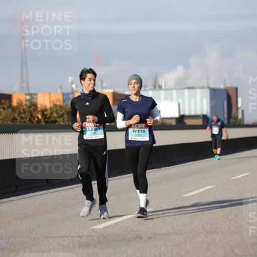 03.10.2025 - Köhlbrandbrückenlauf Jannik Wohlers http://msf.ph/oto/9090120 03.10.2025 10:10:13 Position 3 2264, 2263 meine-sportfotos.de