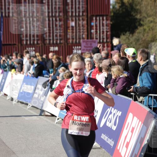 03.10.2025 - Köhlbrandbrückenlauf Jannik Wohlers http://msf.ph/oto/9090135 03.10.2025 13:19:29 Ziel 4593, 4691, 4971, 5009, 5405, 5443, 5451, 5578, 6057, 6230, 6576, 6753, 6776 meine-sportfotos.de