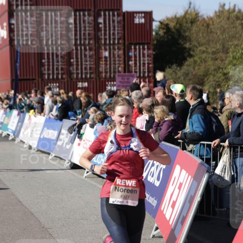 03.10.2025 - Köhlbrandbrückenlauf Jannik Wohlers http://msf.ph/oto/9090146 03.10.2025 13:19:29 Ziel 4593, 4691, 4971, 5009, 5405, 5443, 5451, 5578, 6057, 6230, 6576, 6753, 6776 meine-sportfotos.de