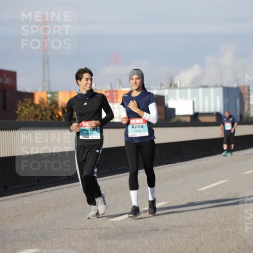 03.10.2025 - Köhlbrandbrückenlauf Jannik Wohlers http://msf.ph/oto/9090155 03.10.2025 10:10:13 Position 3 2264, 2263 meine-sportfotos.de