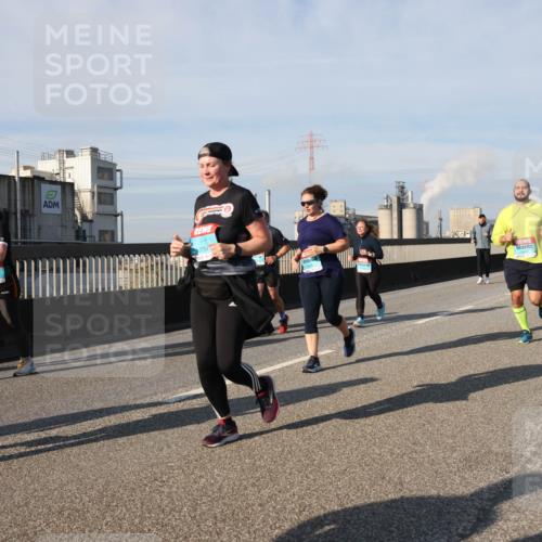 03.10.2025 - Köhlbrandbrückenlauf Lena Gebhardt http://msf.ph/oto/9090183 03.10.2025 10:07:27 Position 2 3077, 3754 meine-sportfotos.de