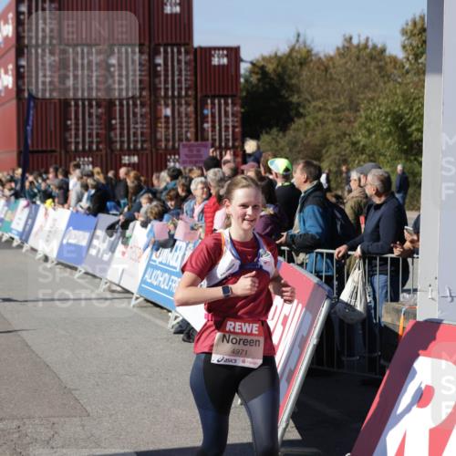 03.10.2025 - Köhlbrandbrückenlauf Jannik Wohlers http://msf.ph/oto/9090191 03.10.2025 13:19:29 Ziel 4593, 4691, 4971, 5009, 5405, 5443, 5451, 5578, 6057, 6230, 6576, 6753, 6776 meine-sportfotos.de