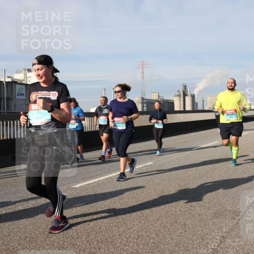 03.10.2025 - Köhlbrandbrückenlauf Lena Gebhardt http://msf.ph/oto/9090211 03.10.2025 10:07:28 Position 2 3754 meine-sportfotos.de