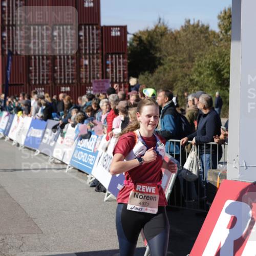 03.10.2025 - Köhlbrandbrückenlauf Jannik Wohlers http://msf.ph/oto/9090215 03.10.2025 13:19:29 Ziel 4593, 4691, 4971, 5009, 5405, 5443, 5451, 5578, 6057, 6230, 6576, 6753, 6776 meine-sportfotos.de
