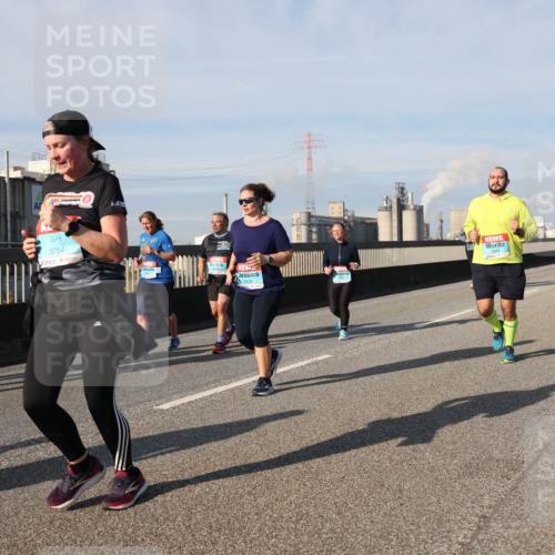03.10.2025 - Köhlbrandbrückenlauf Lena Gebhardt http://msf.ph/oto/9090216 03.10.2025 10:07:28 Position 2 3077, 3754, 2339 meine-sportfotos.de
