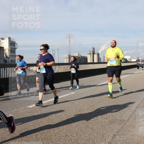 03.10.2025 - Köhlbrandbrückenlauf Lena Gebhardt http://msf.ph/oto/9090224 03.10.2025 10:07:28 Position 2 1949 meine-sportfotos.de