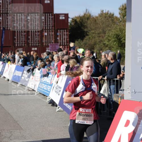 03.10.2025 - Köhlbrandbrückenlauf Jannik Wohlers http://msf.ph/oto/9090225 03.10.2025 13:19:29 Ziel 4593, 4691, 4971, 5009, 5405, 5443, 5451, 5578, 6057, 6230, 6576, 6753, 6776 meine-sportfotos.de