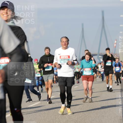 03.10.2025 - Köhlbrandbrückenlauf Jannik Wohlers http://msf.ph/oto/9090227 03.10.2025 09:58:54 Position 3 1947, 1754 meine-sportfotos.de