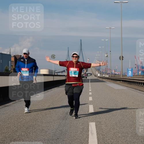 03.10.2025 - Köhlbrandbrückenlauf Fabian Wolf http://msf.ph/oto/9090228 03.10.2025 10:25:39 Position 3 3 meine-sportfotos.de