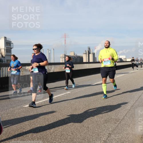 03.10.2025 - Köhlbrandbrückenlauf Lena Gebhardt http://msf.ph/oto/9090232 03.10.2025 10:07:28 Position 2 1949 meine-sportfotos.de