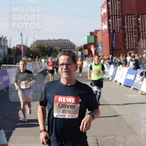 03.10.2025 - Köhlbrandbrückenlauf Jannik Wohlers http://msf.ph/oto/9090233 03.10.2025 13:19:30 Ziel 4691, 4971, 5009, 5405, 5443, 5451, 5578, 5838, 6057, 6230, 6753, 6776 meine-sportfotos.de