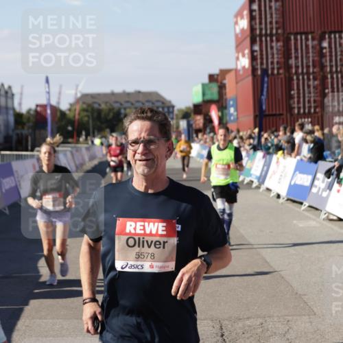03.10.2025 - Köhlbrandbrückenlauf Jannik Wohlers http://msf.ph/oto/9090244 03.10.2025 13:19:30 Ziel 4691, 4971, 5009, 5405, 5443, 5451, 5578, 5838, 6057, 6230, 6753, 6776 meine-sportfotos.de