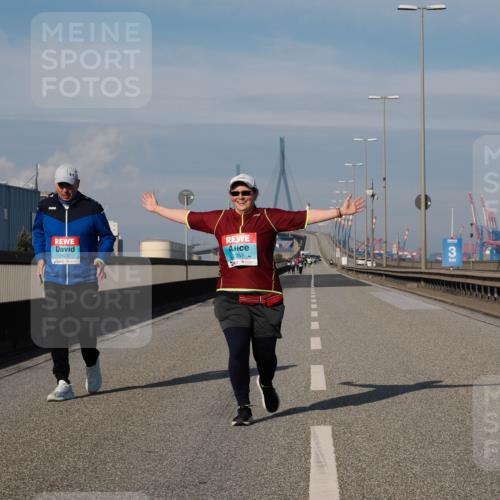 03.10.2025 - Köhlbrandbrückenlauf Fabian Wolf http://msf.ph/oto/9090249 03.10.2025 10:25:40 Position 3 2623, 2357, 3 meine-sportfotos.de