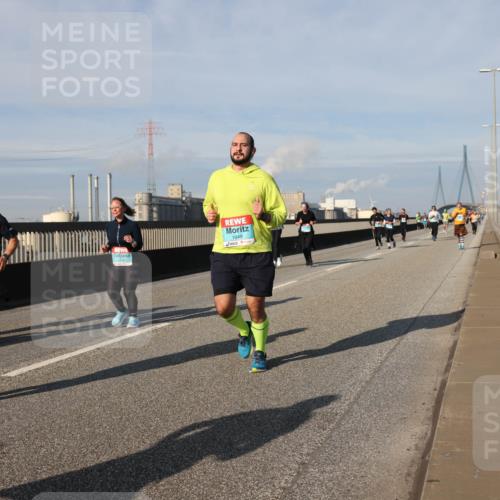 03.10.2025 - Köhlbrandbrückenlauf Lena Gebhardt http://msf.ph/oto/9090255 03.10.2025 10:07:29 Position 2 2339, 1949 meine-sportfotos.de