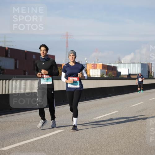 03.10.2025 - Köhlbrandbrückenlauf Jannik Wohlers http://msf.ph/oto/9090260 03.10.2025 10:10:15 Position 3 2264, 2263 meine-sportfotos.de