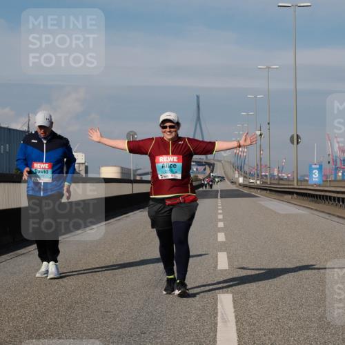 03.10.2025 - Köhlbrandbrückenlauf Fabian Wolf http://msf.ph/oto/9090263 03.10.2025 10:25:40 Position 3 2623, 2357, 3 meine-sportfotos.de