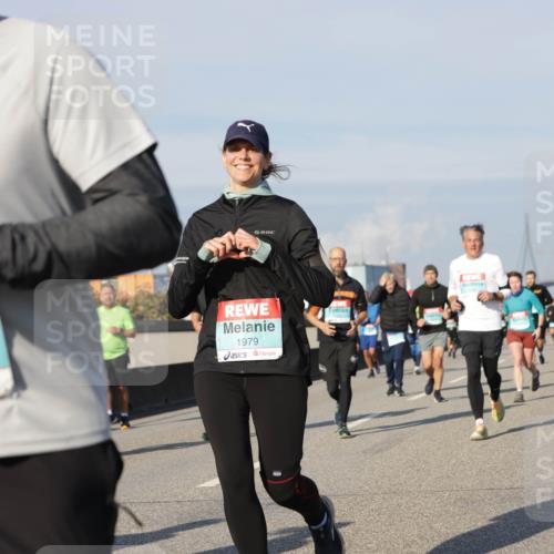03.10.2025 - Köhlbrandbrückenlauf Jannik Wohlers http://msf.ph/oto/9090274 03.10.2025 09:58:55 Position 3 2044, 1979 meine-sportfotos.de