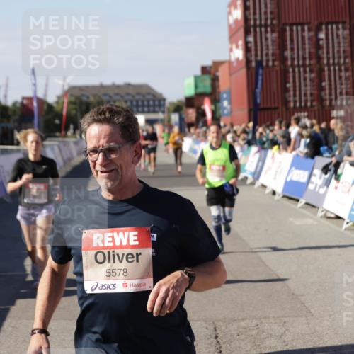 03.10.2025 - Köhlbrandbrückenlauf Jannik Wohlers http://msf.ph/oto/9090277 03.10.2025 13:19:30 Ziel 4691, 4971, 5009, 5405, 5443, 5451, 5578, 5838, 6057, 6230, 6753, 6776 meine-sportfotos.de