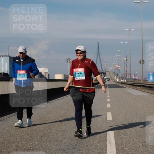 03.10.2025 - Köhlbrandbrückenlauf Fabian Wolf http://msf.ph/oto/9090278 03.10.2025 10:25:40 Position 3 2623, 2357, 3 meine-sportfotos.de