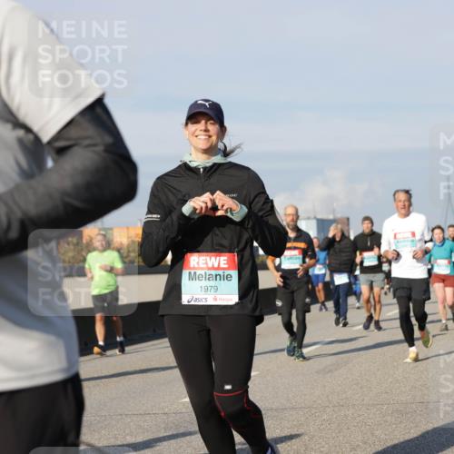 03.10.2025 - Köhlbrandbrückenlauf Jannik Wohlers http://msf.ph/oto/9090280 03.10.2025 09:58:55 Position 3 044, 1979 meine-sportfotos.de