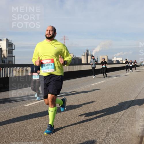 03.10.2025 - Köhlbrandbrückenlauf Lena Gebhardt http://msf.ph/oto/9090287 03.10.2025 10:07:29 Position 2 2498, 2375, 1949 meine-sportfotos.de