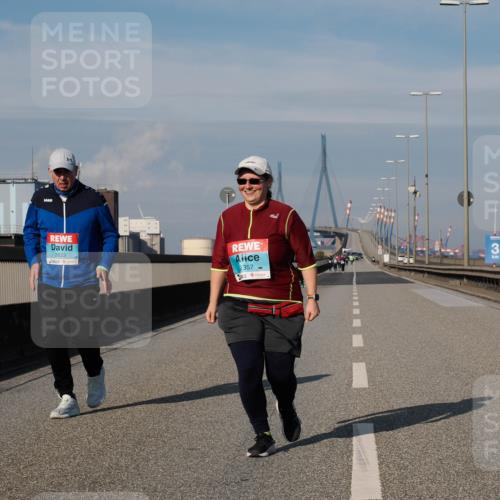 03.10.2025 - Köhlbrandbrückenlauf Fabian Wolf http://msf.ph/oto/9090291 03.10.2025 10:25:40 Position 3 1445411, 2623, 2357, 3 meine-sportfotos.de