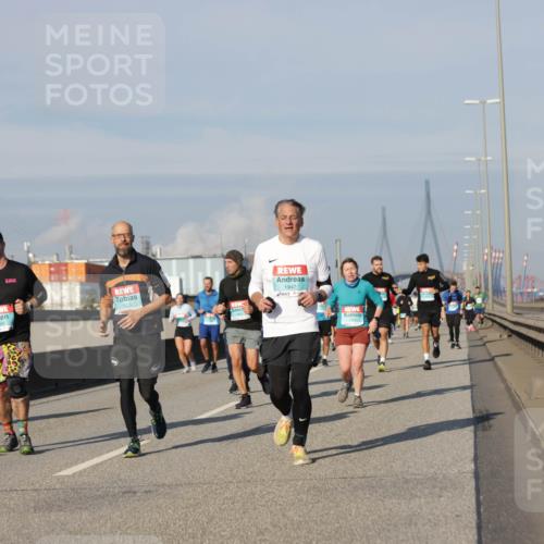 03.10.2025 - Köhlbrandbrückenlauf Jannik Wohlers http://msf.ph/oto/9090299 03.10.2025 09:58:56 Position 3 1947, 1925 meine-sportfotos.de