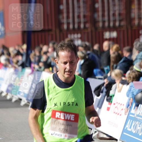 03.10.2025 - Köhlbrandbrückenlauf Jannik Wohlers http://msf.ph/oto/9090300 03.10.2025 13:19:31 Ziel 4691, 4971, 5009, 5405, 5443, 5451, 5578, 5838, 6057, 6230, 6753, 6776 meine-sportfotos.de