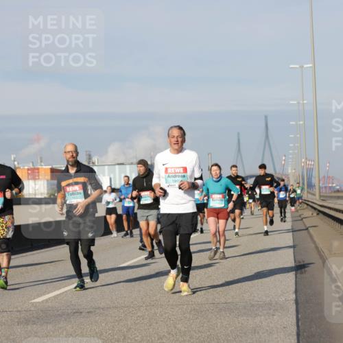 03.10.2025 - Köhlbrandbrückenlauf Jannik Wohlers http://msf.ph/oto/9090303 03.10.2025 09:58:56 Position 3 1947 meine-sportfotos.de