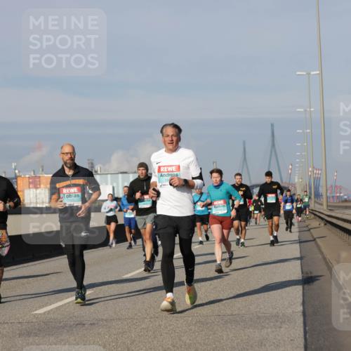 03.10.2025 - Köhlbrandbrückenlauf Jannik Wohlers http://msf.ph/oto/9090315 03.10.2025 09:58:56 Position 3 1754 meine-sportfotos.de