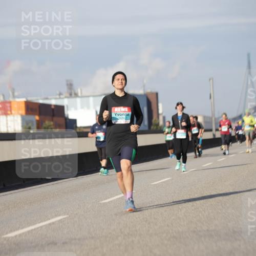 03.10.2025 - Köhlbrandbrückenlauf Jannik Wohlers http://msf.ph/oto/9090316 03.10.2025 10:10:18 Position 3 2621 meine-sportfotos.de