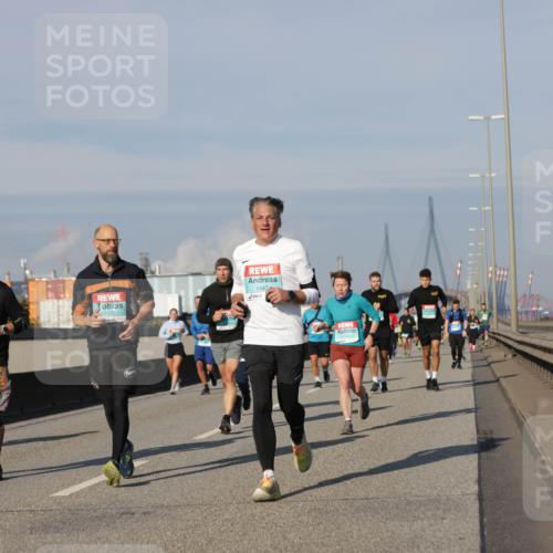 03.10.2025 - Köhlbrandbrückenlauf Jannik Wohlers http://msf.ph/oto/9090319 03.10.2025 09:58:56 Position 3 1947 meine-sportfotos.de