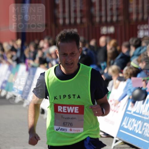 03.10.2025 - Köhlbrandbrückenlauf Jannik Wohlers http://msf.ph/oto/9090338 03.10.2025 13:19:32 Ziel 4691, 4971, 5009, 5405, 5443, 5451, 5578, 5838, 6230, 6753, 6776 meine-sportfotos.de