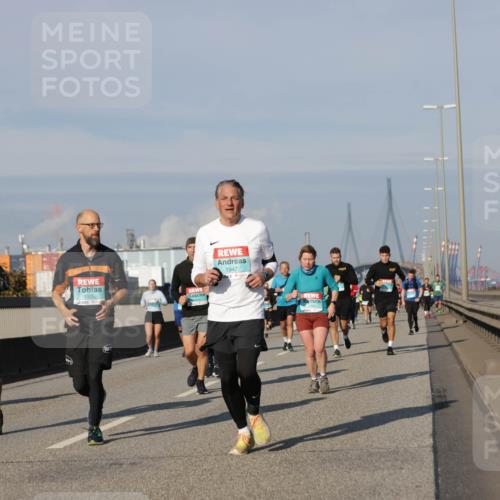 03.10.2025 - Köhlbrandbrückenlauf Jannik Wohlers http://msf.ph/oto/9090339 03.10.2025 09:58:57 Position 3 1925, 1947 meine-sportfotos.de