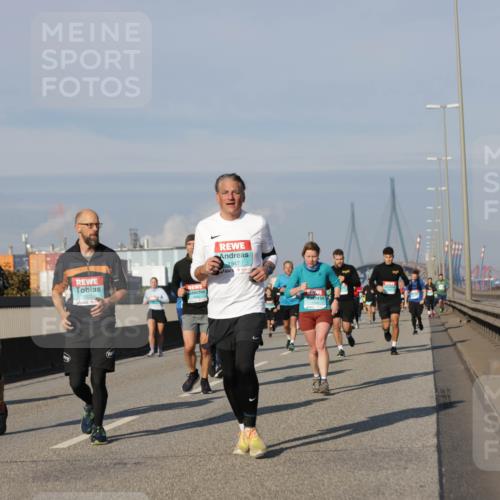03.10.2025 - Köhlbrandbrückenlauf Jannik Wohlers http://msf.ph/oto/9090345 03.10.2025 09:58:57 Position 3 1925, 1947 meine-sportfotos.de