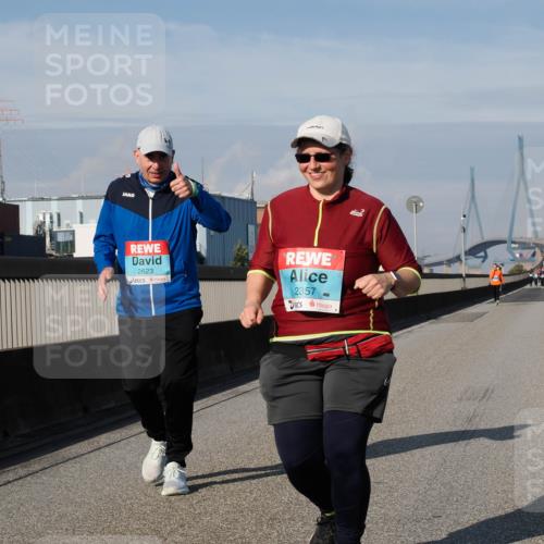 03.10.2025 - Köhlbrandbrückenlauf Fabian Wolf http://msf.ph/oto/9090356 03.10.2025 10:25:42 Position 3 2623, 2357 meine-sportfotos.de