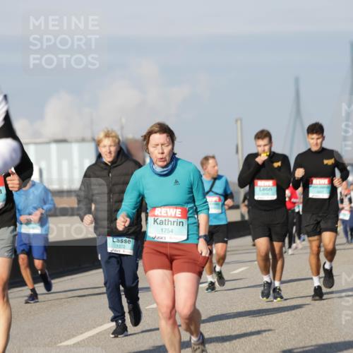 03.10.2025 - Köhlbrandbrückenlauf Jannik Wohlers http://msf.ph/oto/9090357 03.10.2025 09:58:58 Position 3 905, 1372, 1754 meine-sportfotos.de