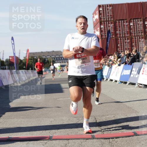 03.10.2025 - Köhlbrandbrückenlauf Jannik Wohlers http://msf.ph/oto/9090367 03.10.2025 12:53:48 Ziel 4043, 4088, 6085, 6422, 6624 meine-sportfotos.de