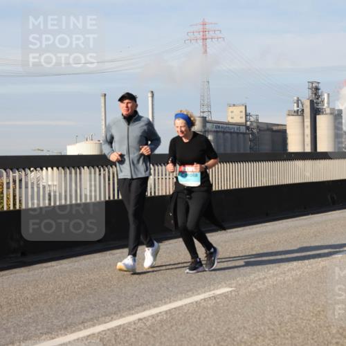 03.10.2025 - Köhlbrandbrückenlauf Lena Gebhardt http://msf.ph/oto/9090372 03.10.2025 10:07:32 Position 2  meine-sportfotos.de